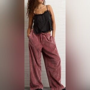 American Eagle Stretch Corduroy Low-Rise Baggy Wide-Leg Pant ✨